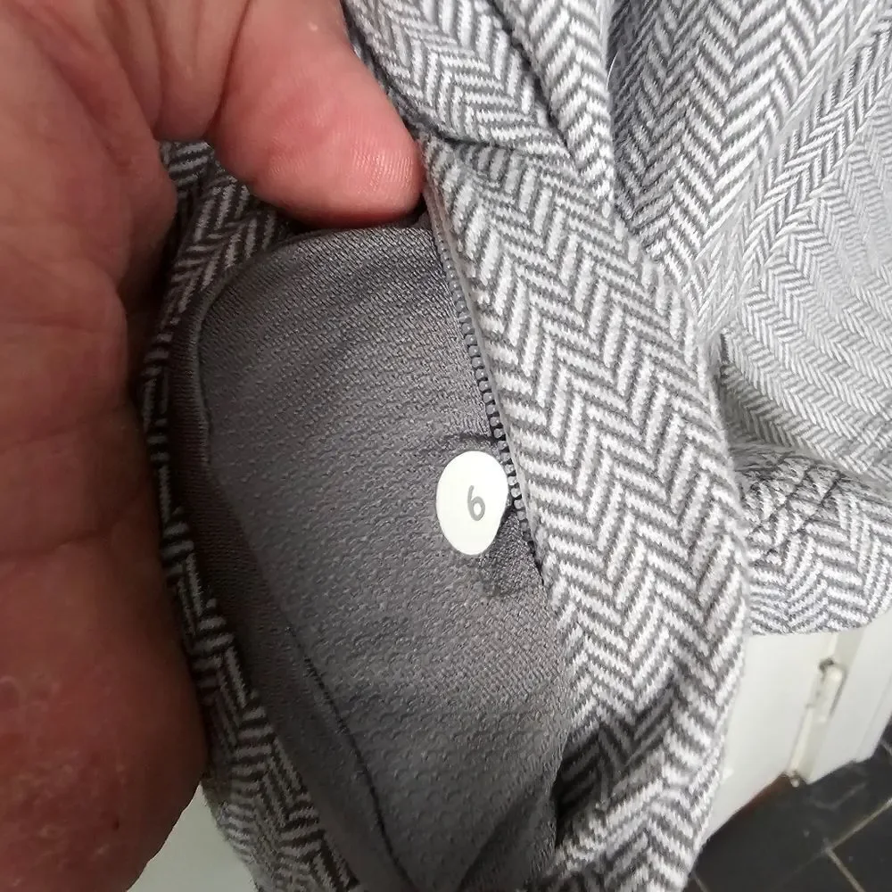 Lululemon Fittdd Athletic Shirt With Thumb Holes In Back Zipper Pocket Size 6